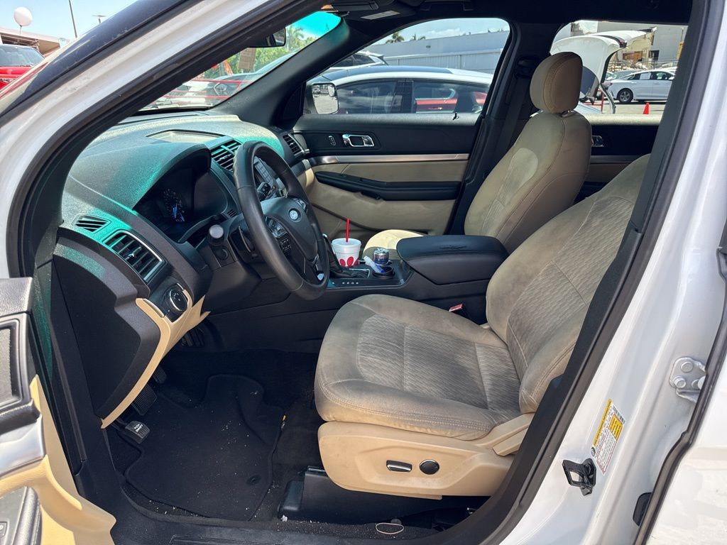 2017 Ford Explorer Base photo 3