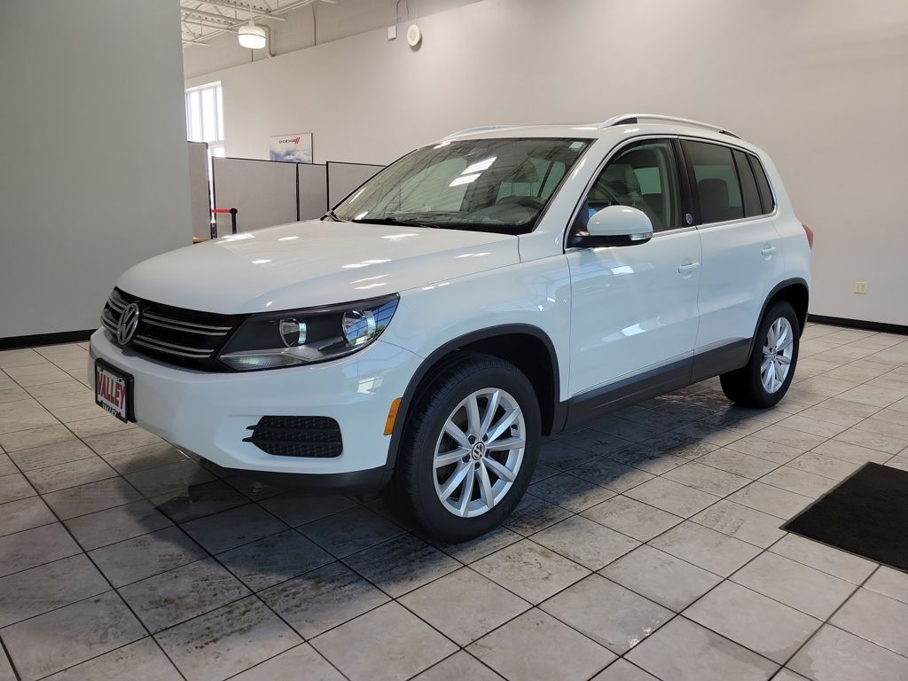 2017 Volkswagen Tiguan Wolfsburg Edition photo 3