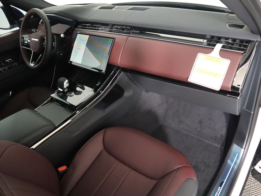 2025 Land Rover Range Rover Sport SE photo 15