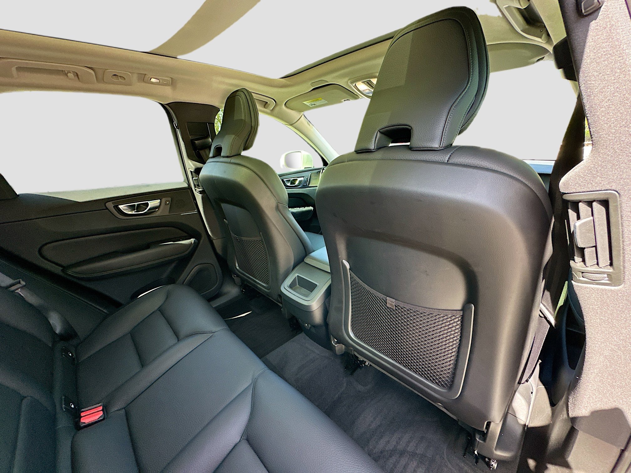2023 Volvo XC60 Plus photo 30