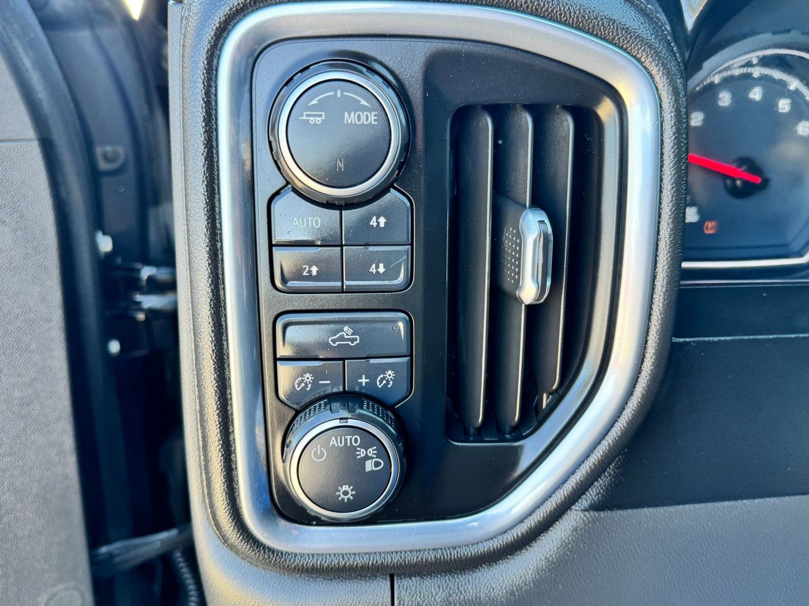 2021 Chevrolet Silverado 1500 LT photo 17