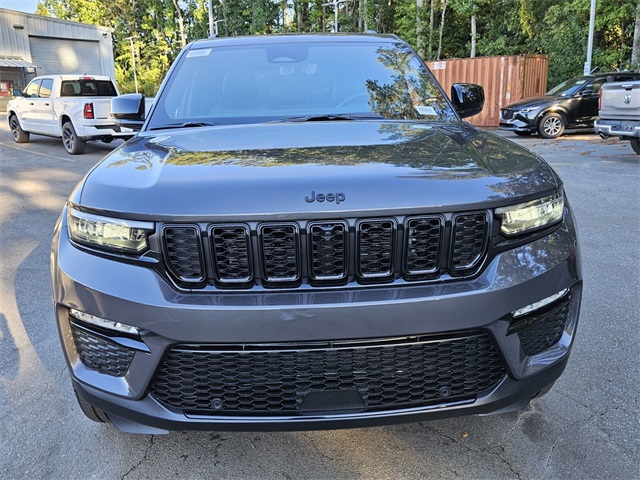 2025 Jeep Grand Cherokee Limited photo 2