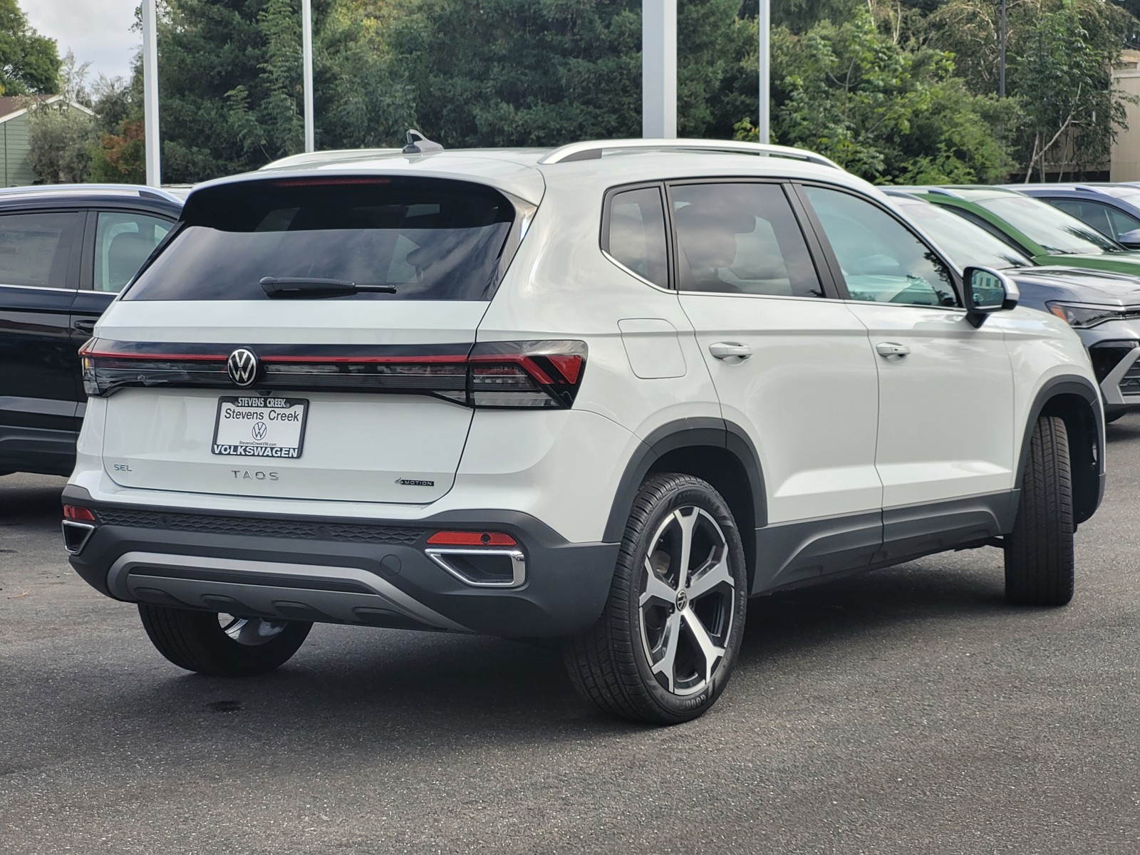 2025 Volkswagen Taos SEL photo 3