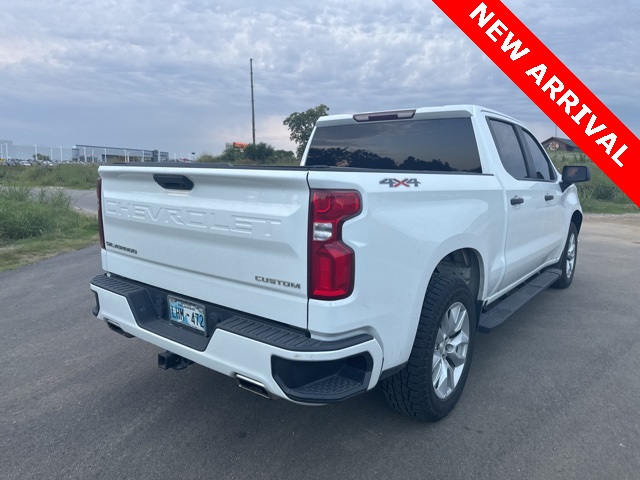 2020 Chevrolet Silverado 1500 Custom photo 3
