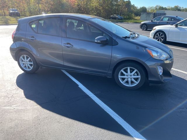 2016 Toyota Prius C Four photo 3