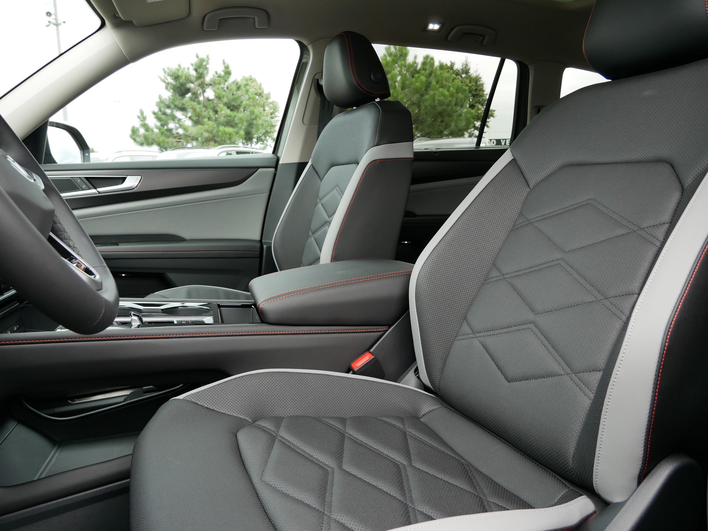 2025 Volkswagen Atlas Peak Edition SE photo 2