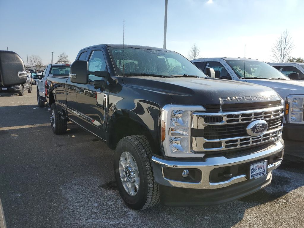 2025 Ford F-350 XLT photo 3