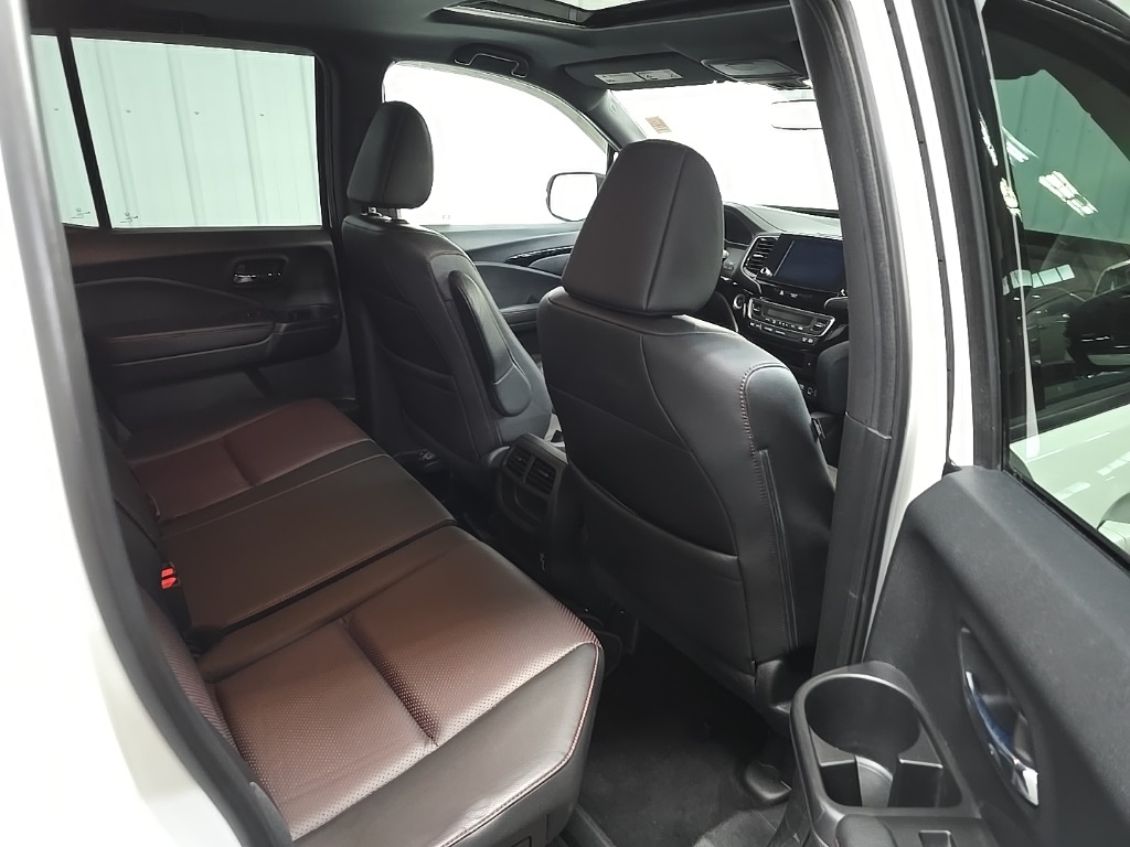 2021 Honda Ridgeline Black Edition photo 17