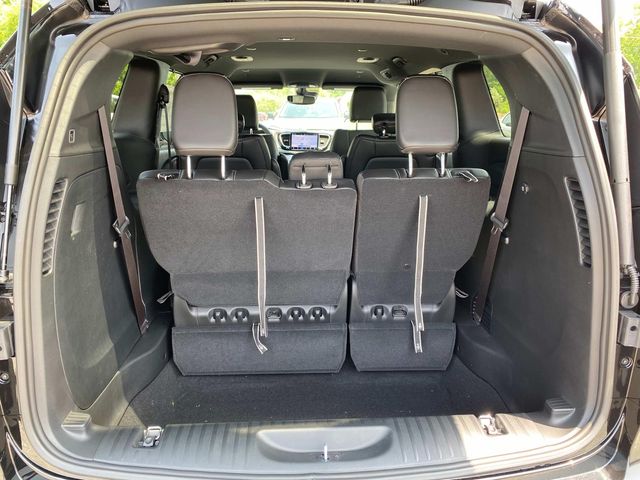 2025 Chrysler Voyager LX photo 4