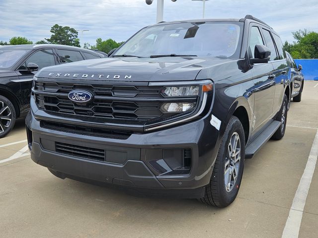 2025 Ford Expedition photo 2