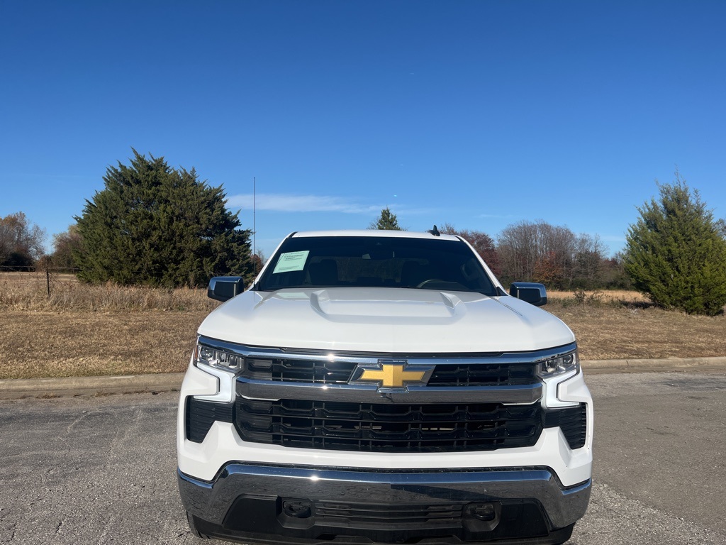 2025 Chevrolet Silverado 1500 LT photo 2