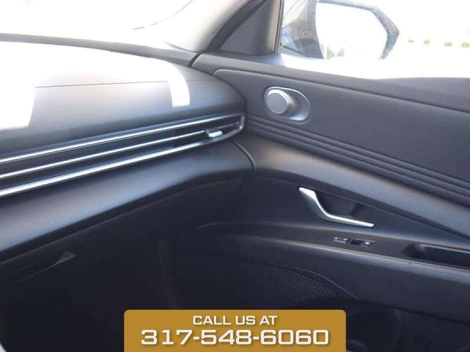2024 Hyundai Elantra Limited photo 28