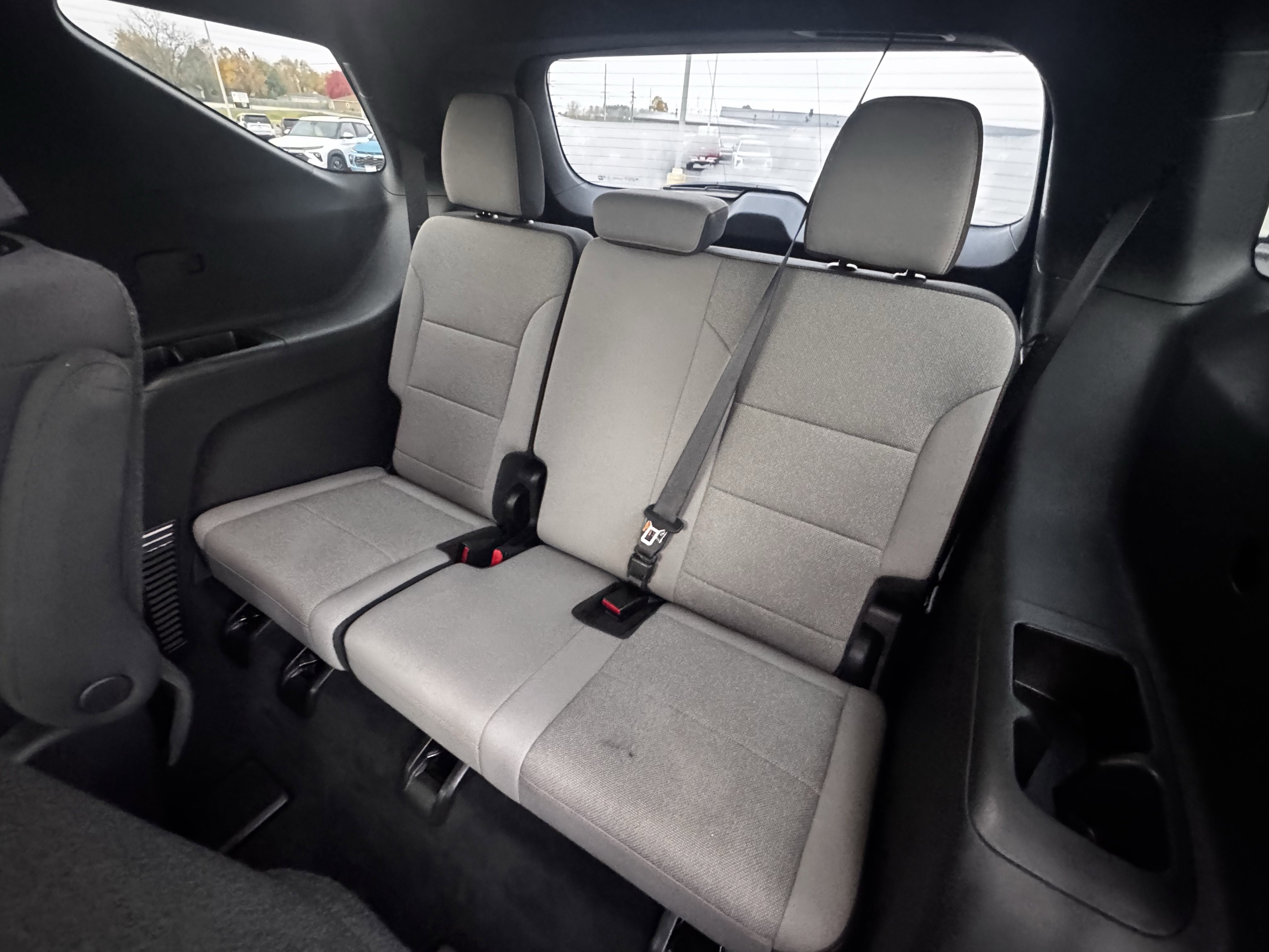 2025 Chevrolet Traverse photo 2