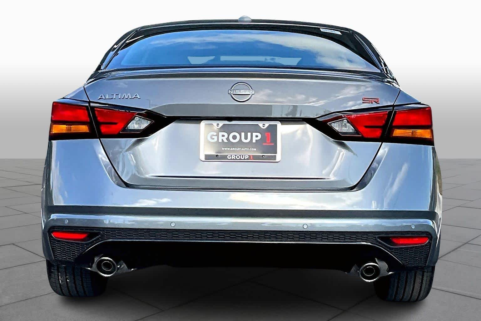 2025 Nissan Altima SR photo 4