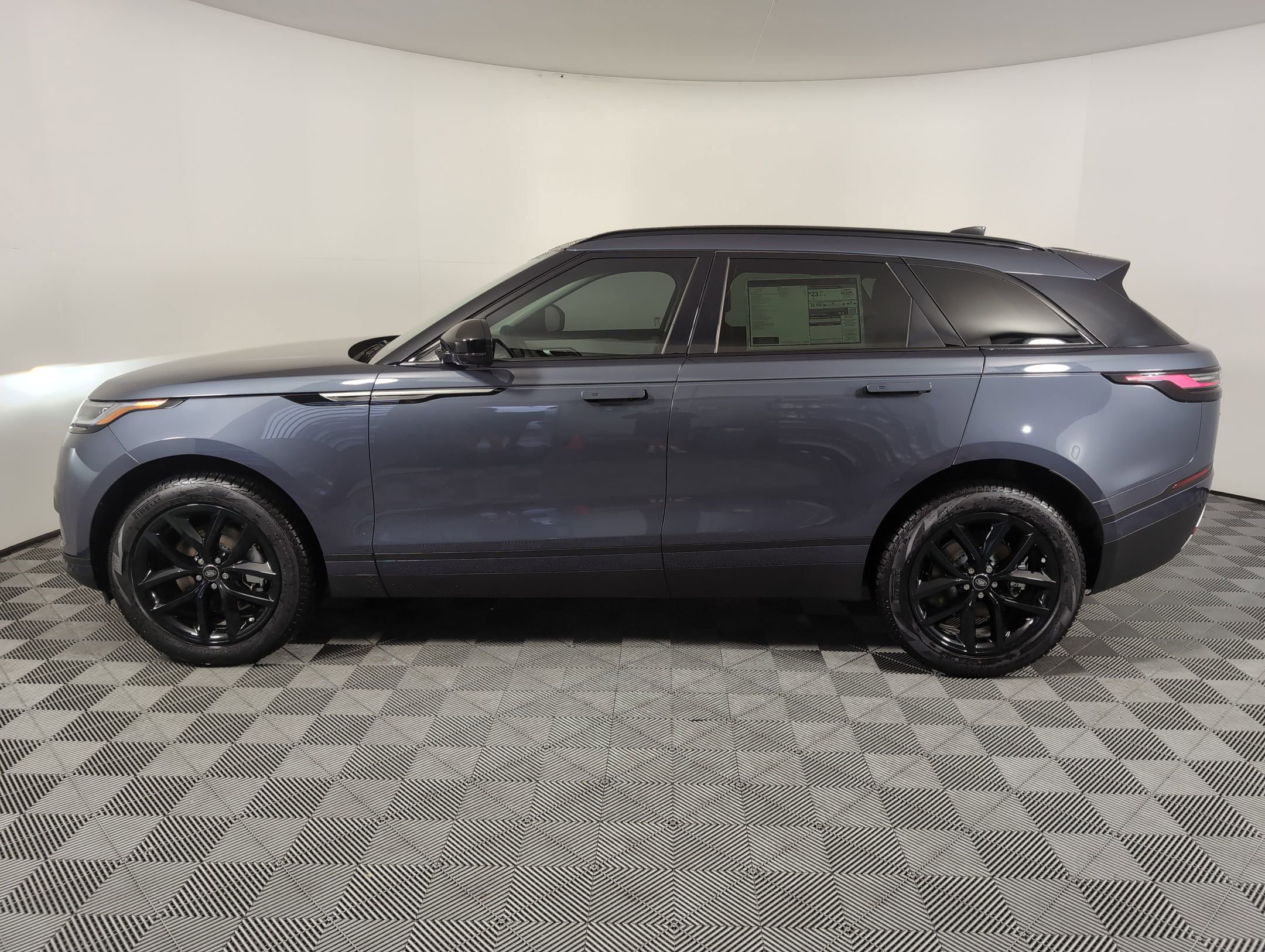 2025 Land Rover Range Rover Velar P250 S photo 2