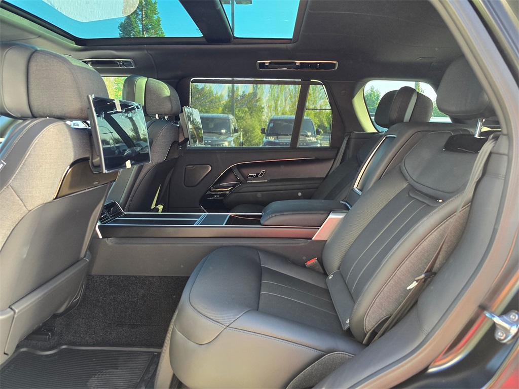 2025 Land Rover Range Rover SV photo 24