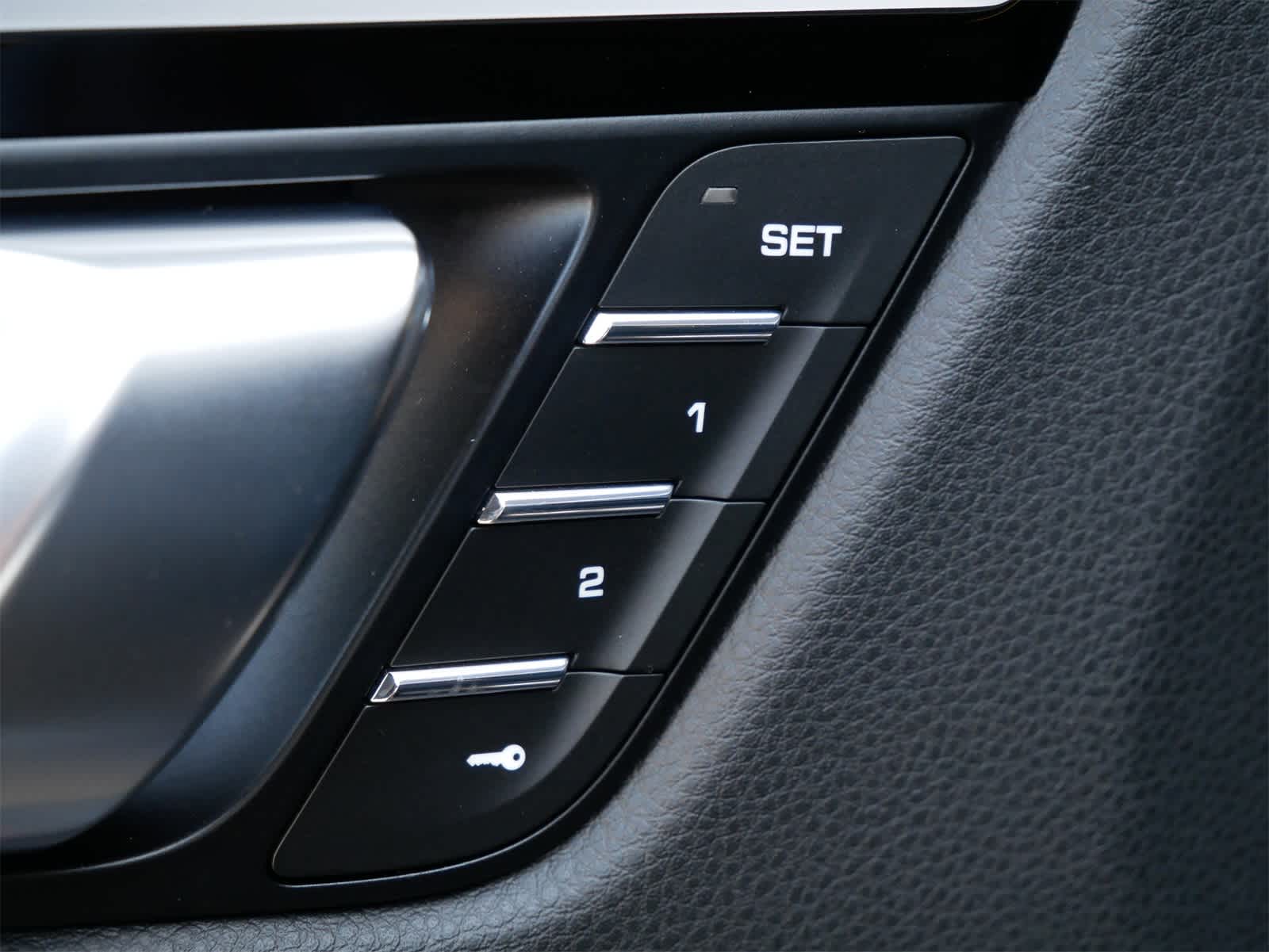 2021 Porsche Macan Base photo 10