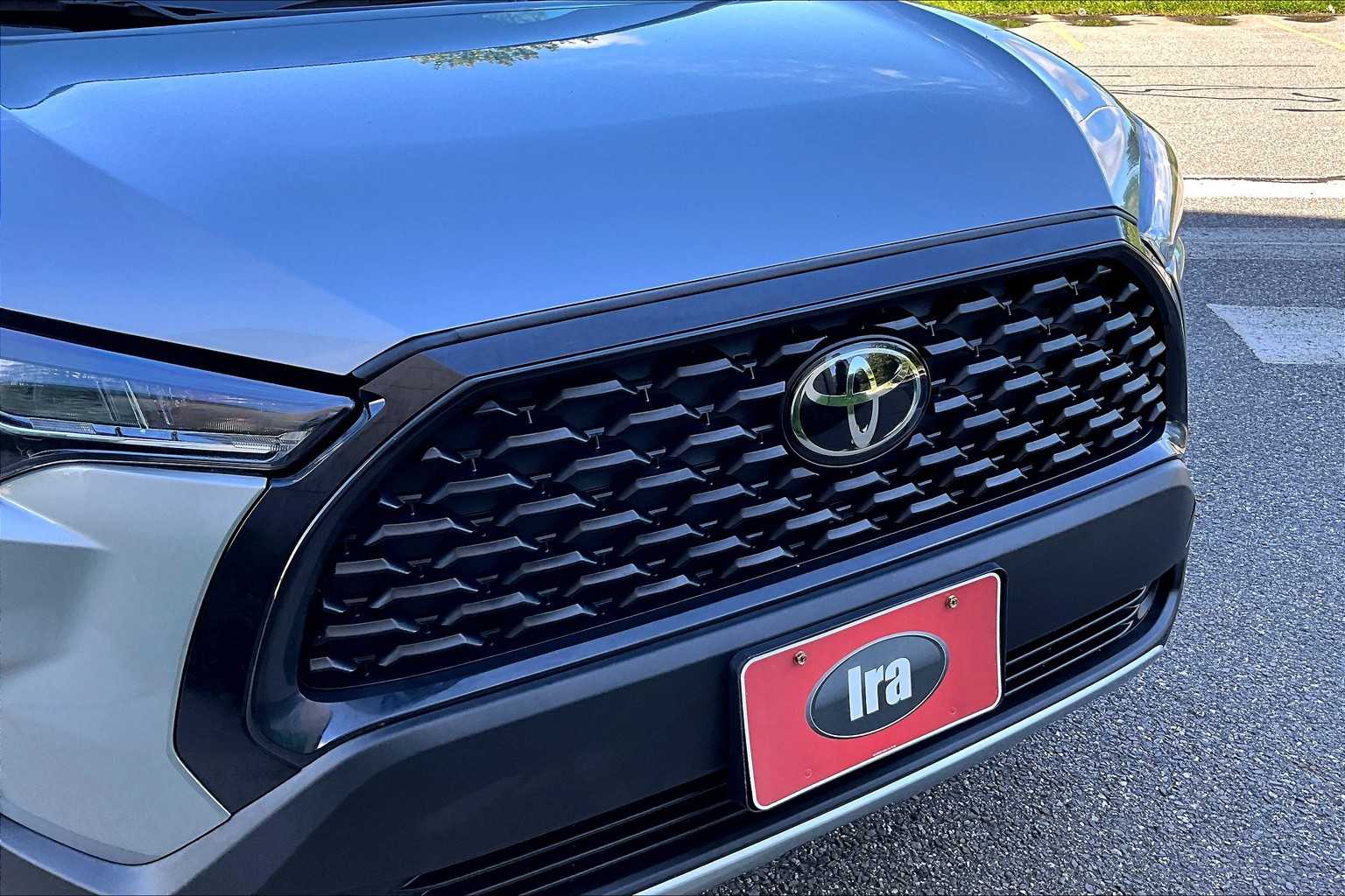 2022 Toyota Corolla Cross LE photo 29