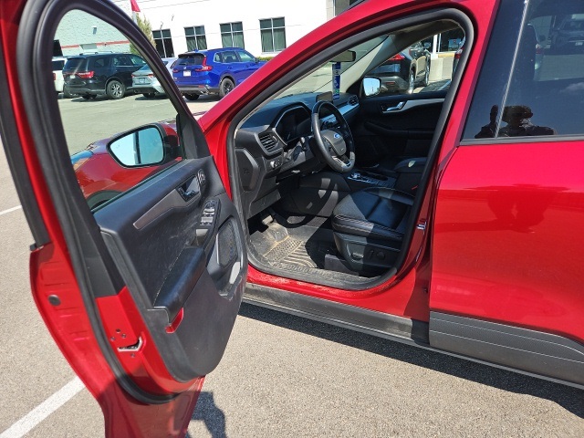 2020 Ford Escape SEL photo 3