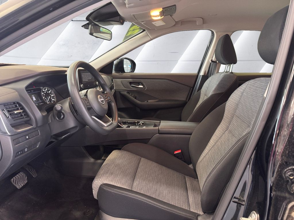2023 Nissan Rogue SV photo 7