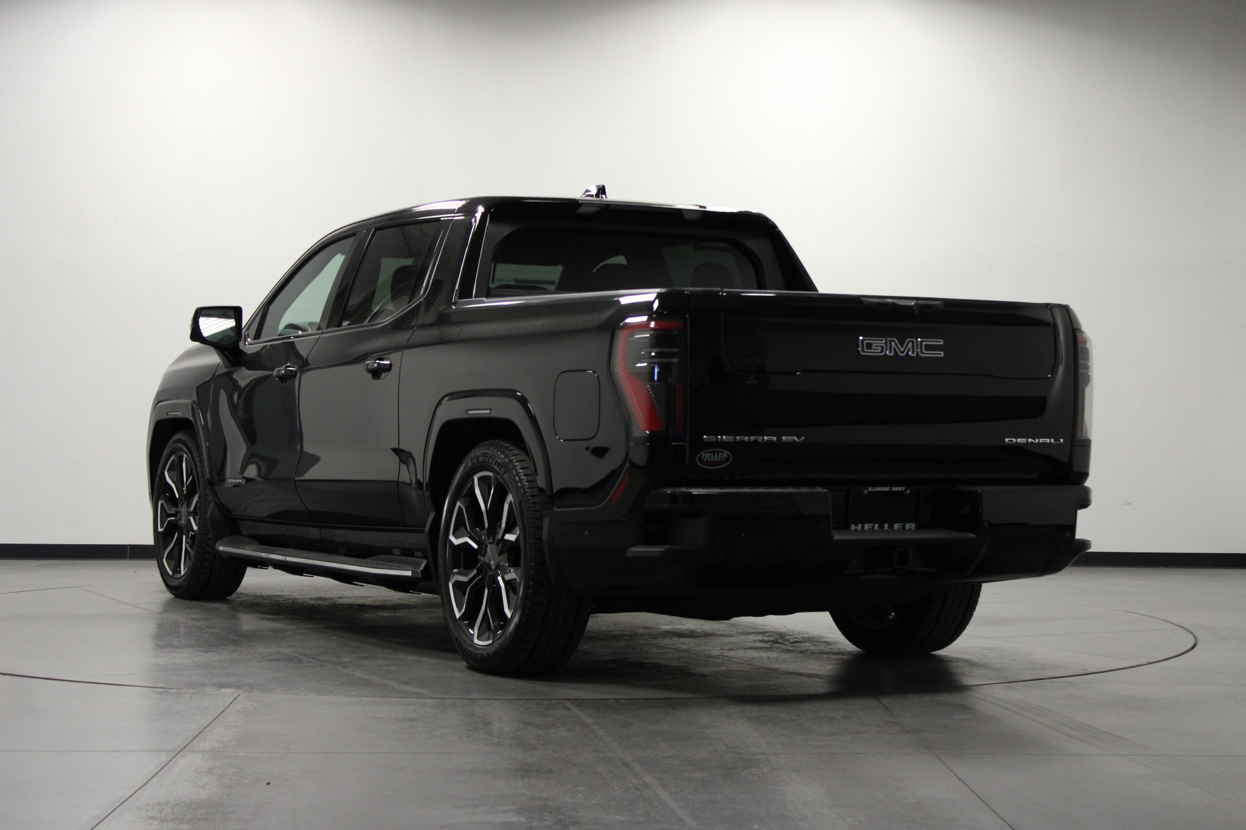 2025 Gmc Sierra EV Denali photo 3