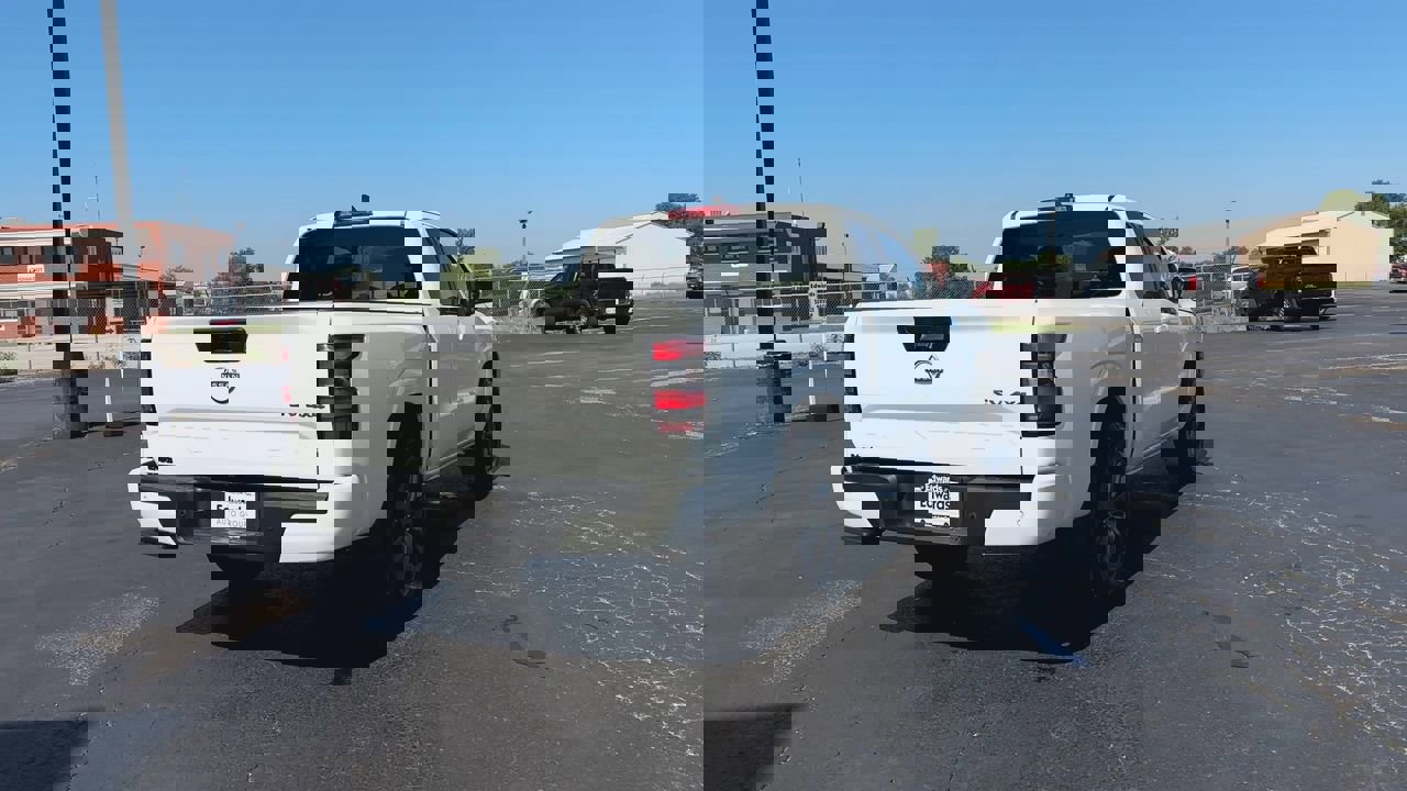 2022 Nissan Frontier SV photo 7