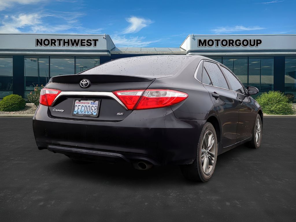 2015 Toyota Camry SE photo 5