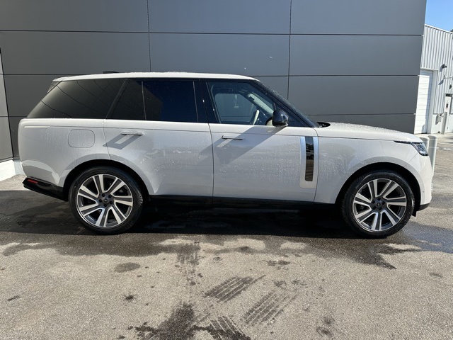 2025 Land Rover Range Rover SV photo 12