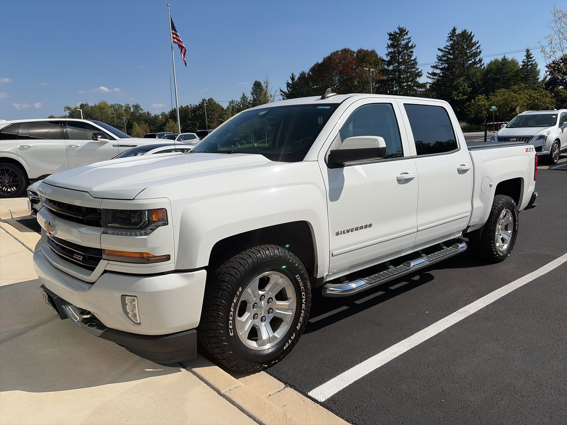 2017 Chevrolet Silverado 1500 LT photo 2
