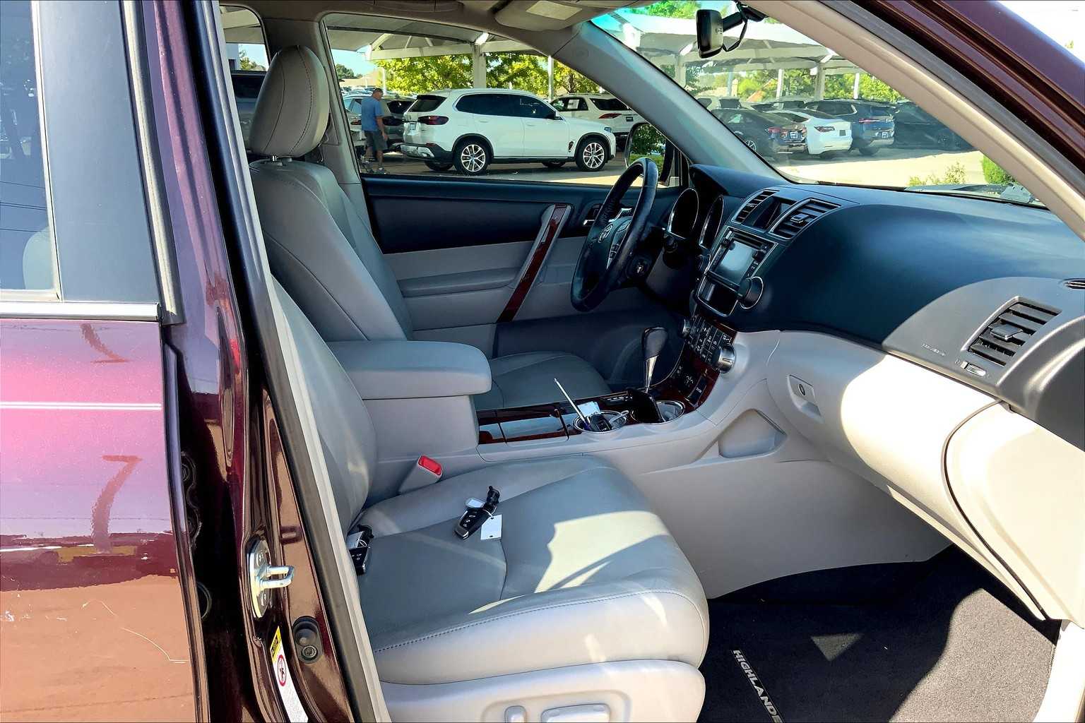 2013 Toyota Highlander Limited photo 8