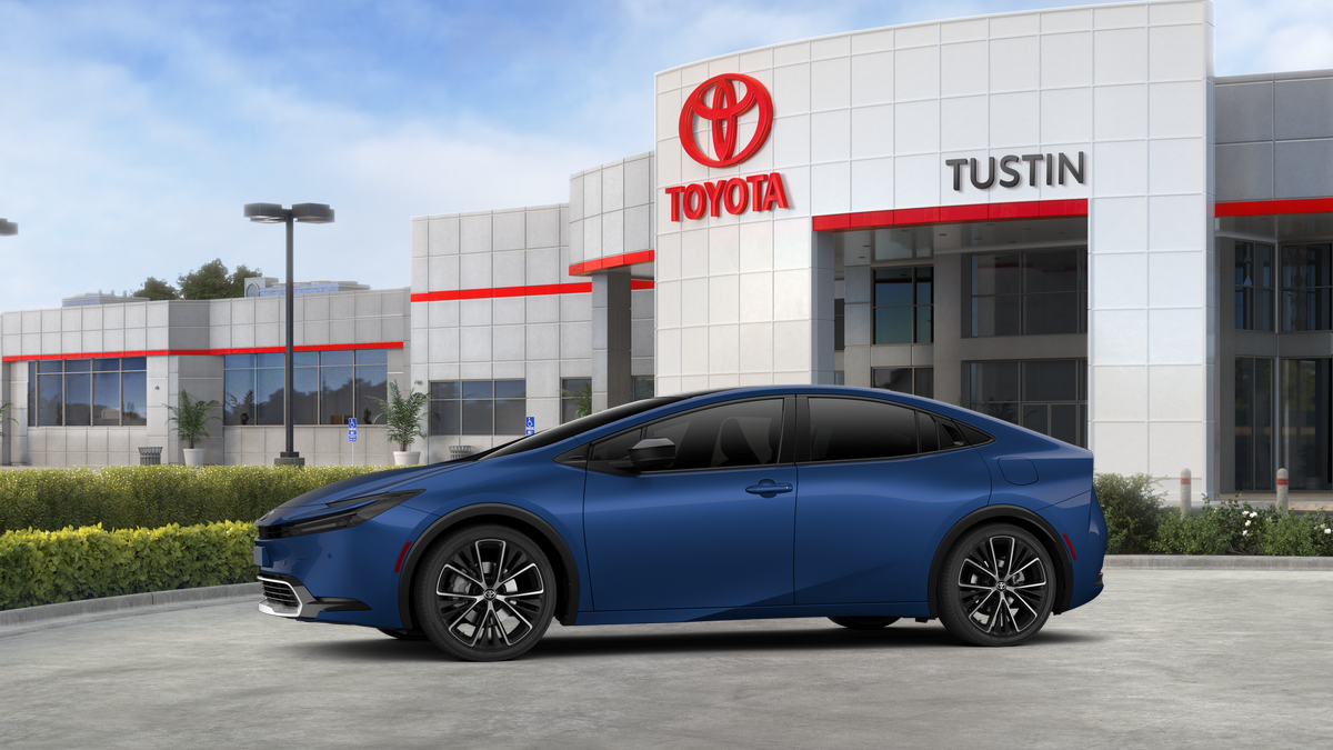 2026 Toyota Prius XLE photo 3