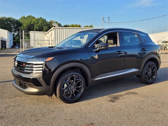 2025 Nissan Kicks SR photo 2