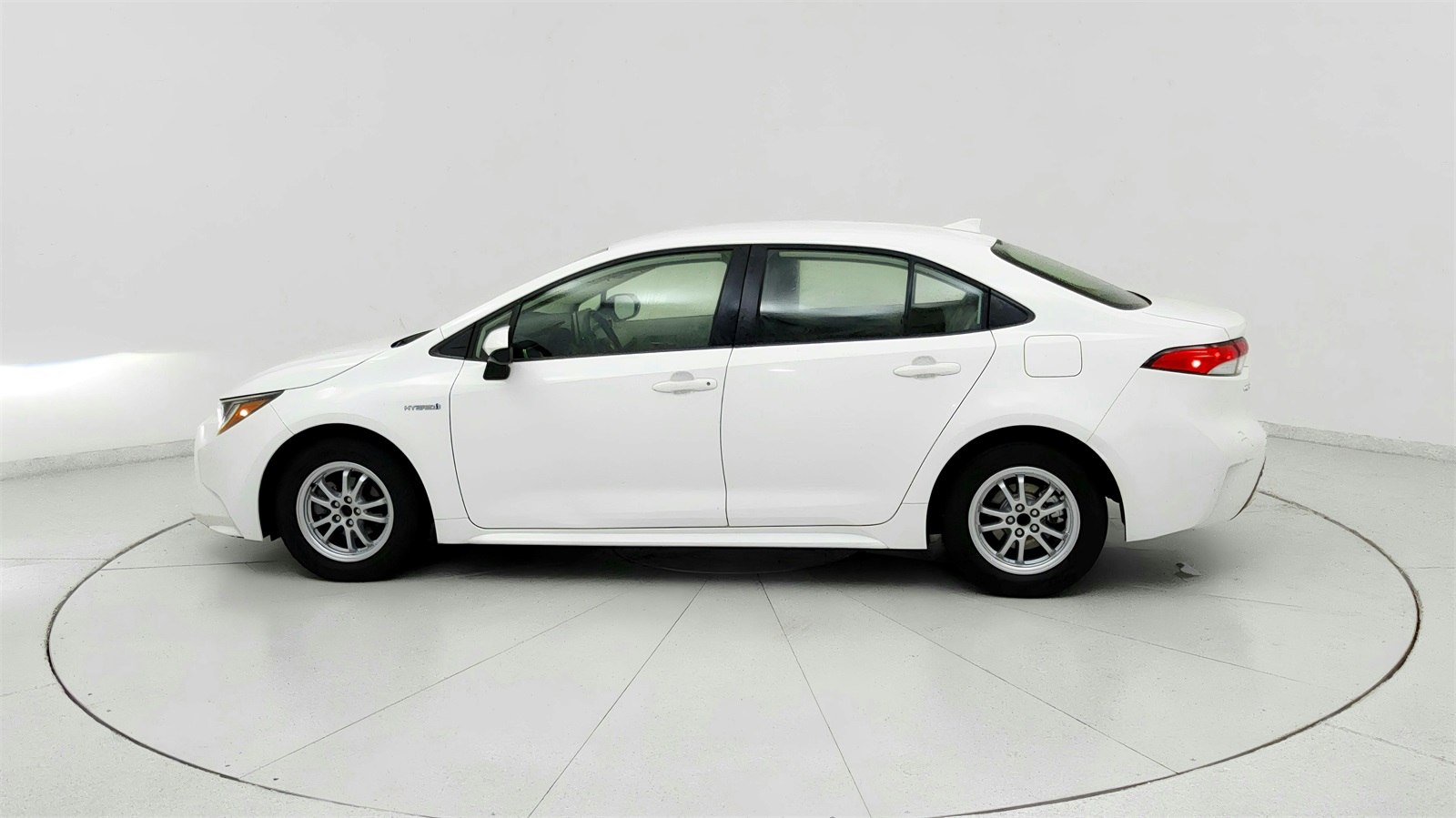2021 Toyota Corolla Hybrid LE photo 3