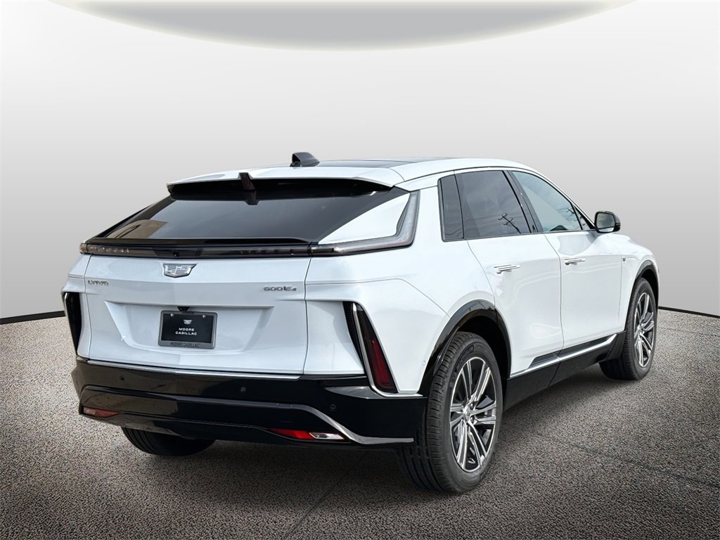 2026 Cadillac Lyriq Luxury photo 2