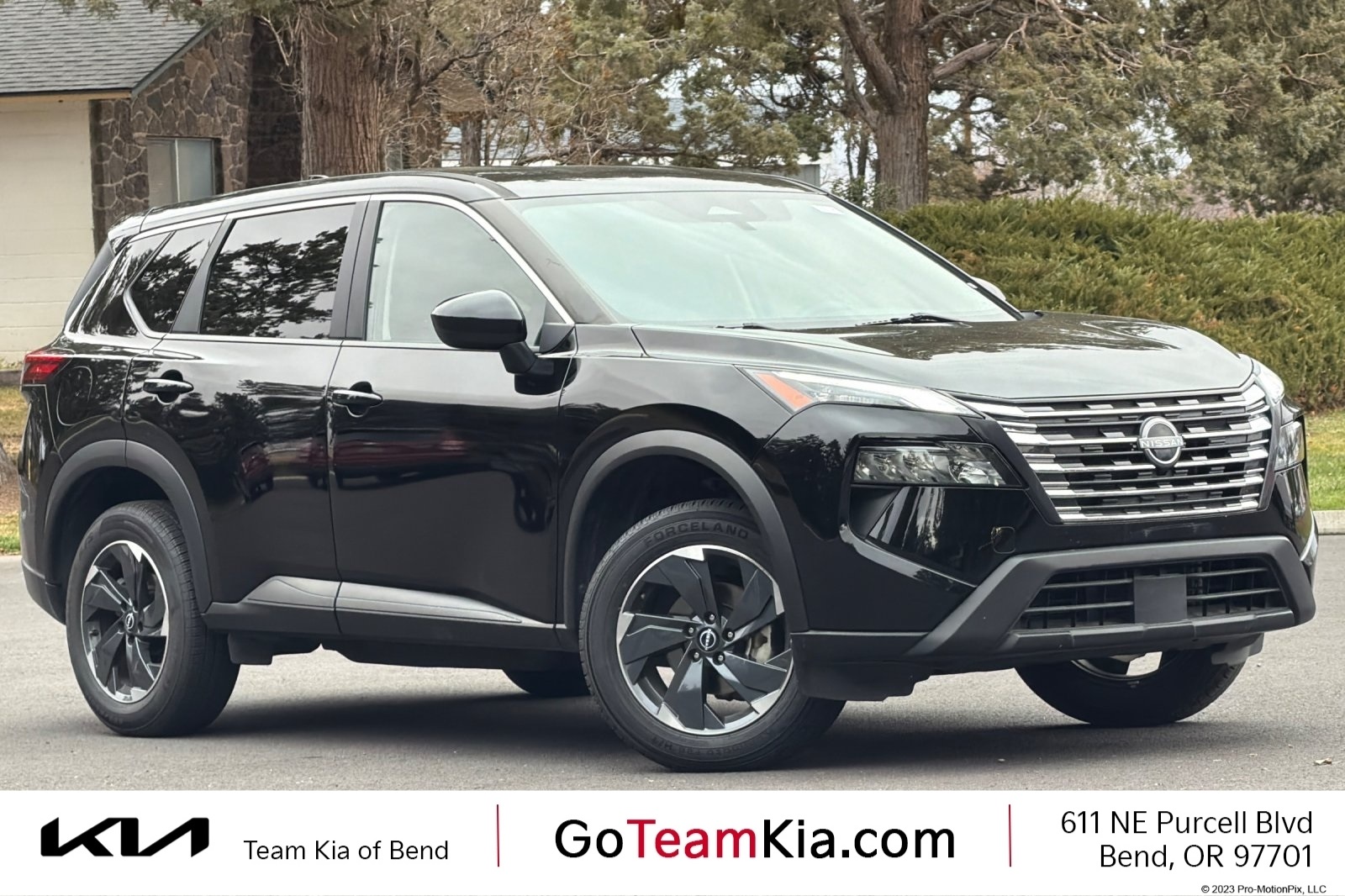 2024 Nissan Rogue SV's photo