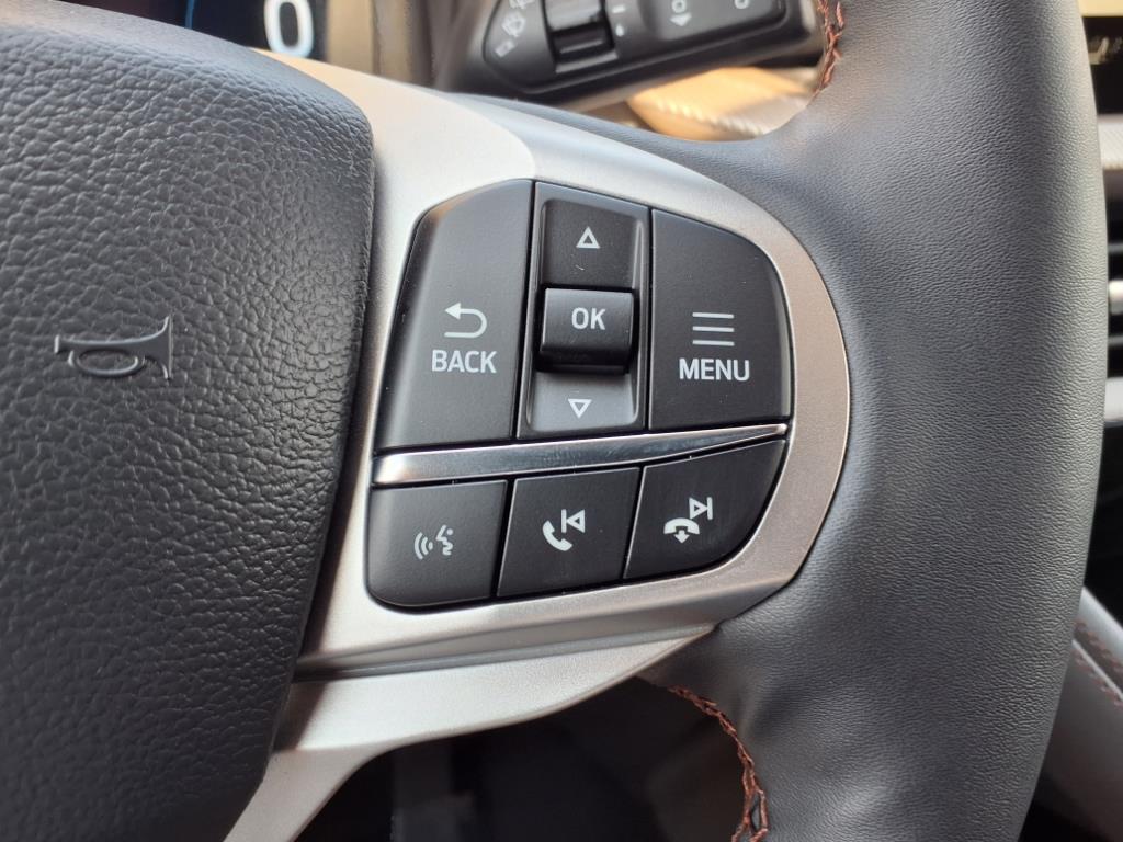 2025 Ford Explorer photo 23