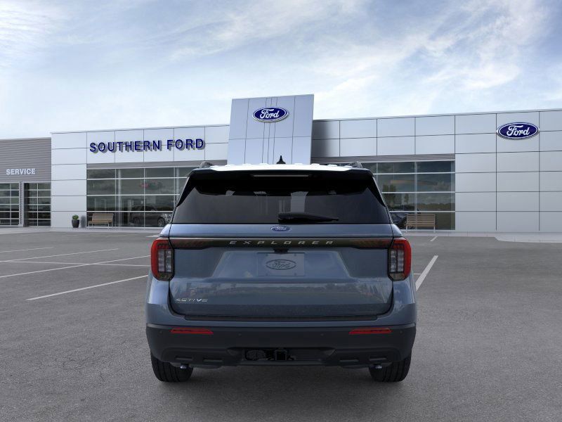 2025 Ford Explorer photo 5