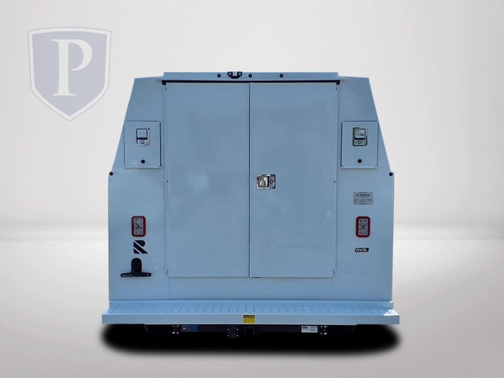 2025 Chevrolet Express Cutaway 3500 photo 3