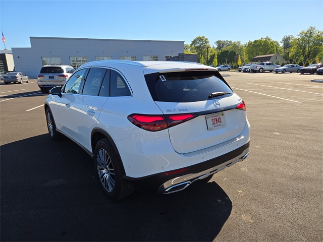 2025 Mercedes Benz GLC 300 4MATIC photo 4