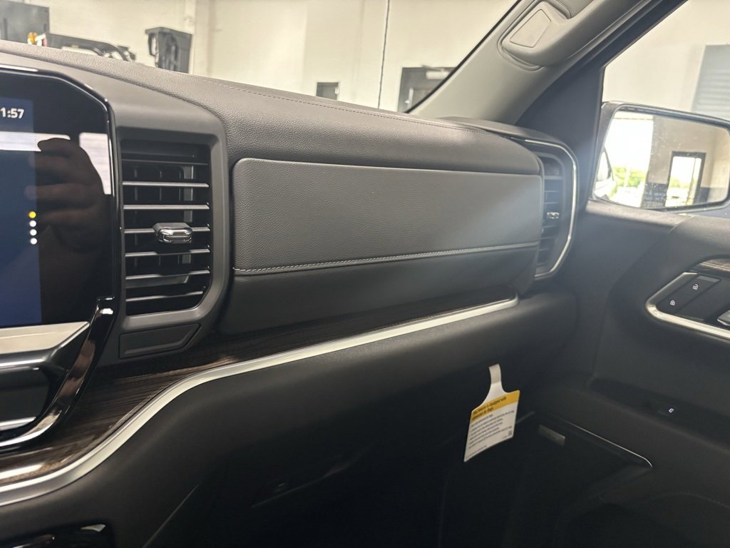 2025 Chevrolet Silverado 1500 RST photo 16