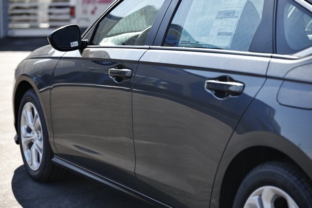 2025 Honda Accord LX photo 8