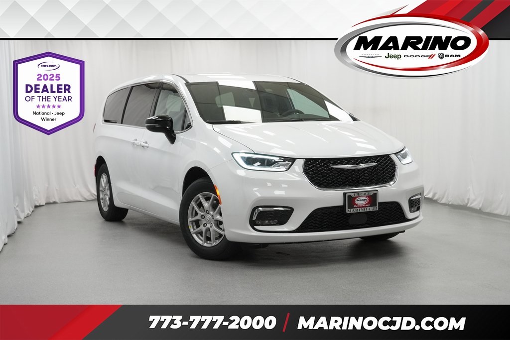 2026 Chrysler Pacifica Select's photo