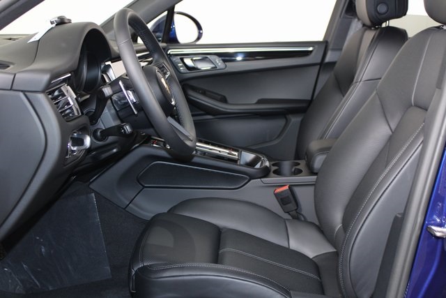 2025 Porsche Macan T photo 5