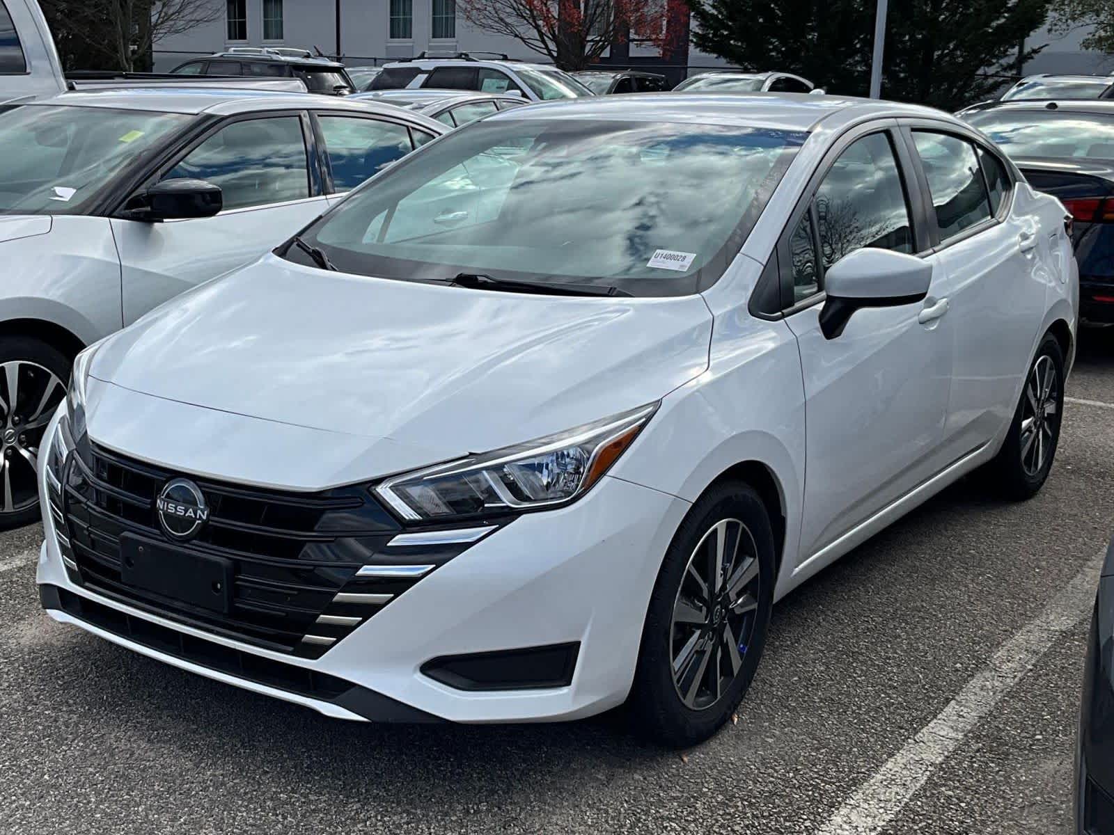 2023 Nissan Versa SV photo 3