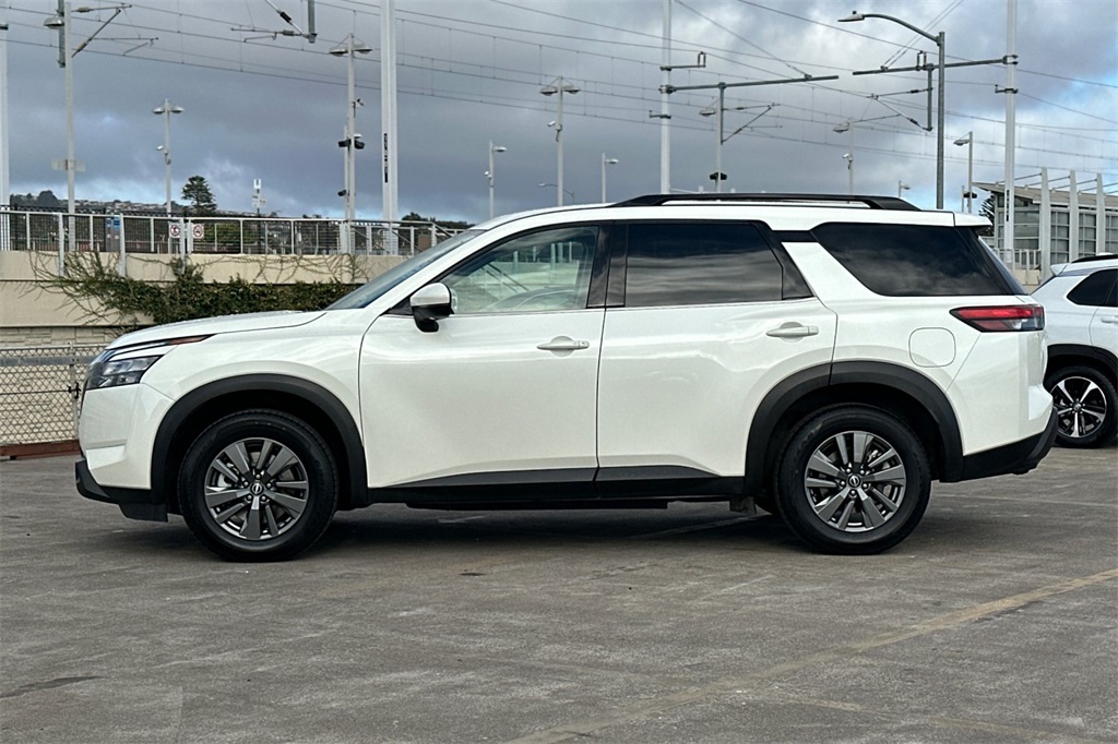 2024 Nissan Pathfinder SV photo 7
