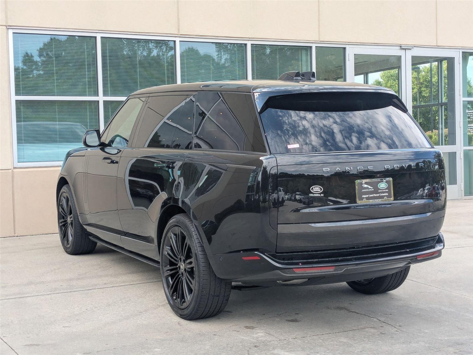 2025 Land Rover Range Rover SE photo 6
