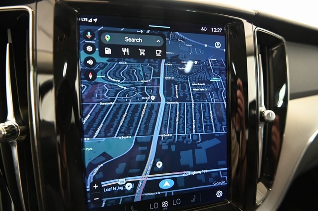 2022 Volvo XC60 B5 Momentum photo 5