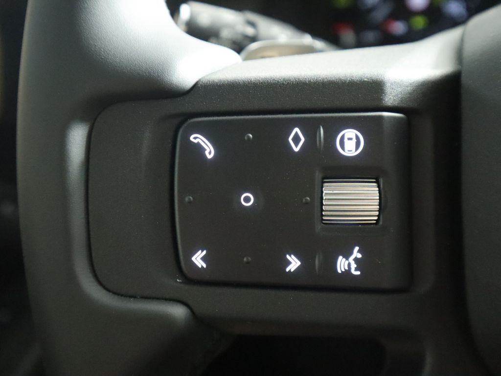 2025 Land Rover Defender 130 V8 photo 12