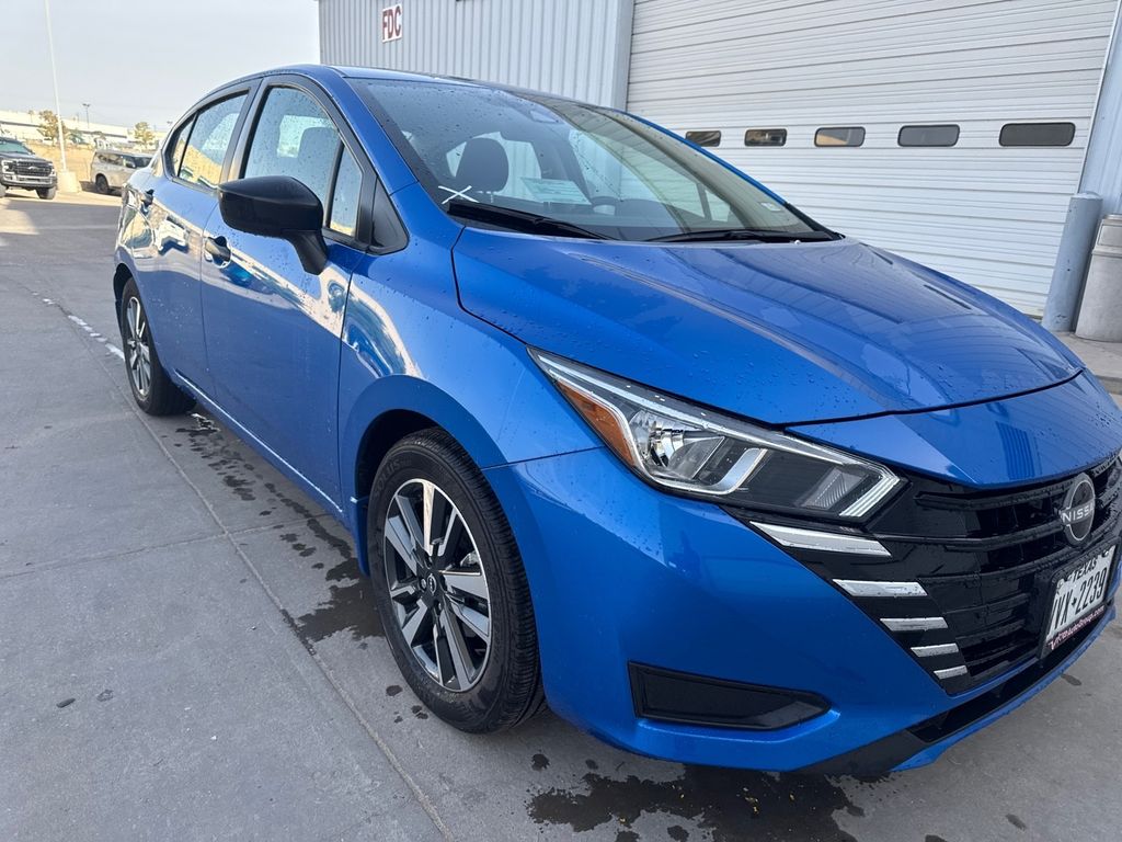 2024 Nissan Versa 1.6 S photo 3