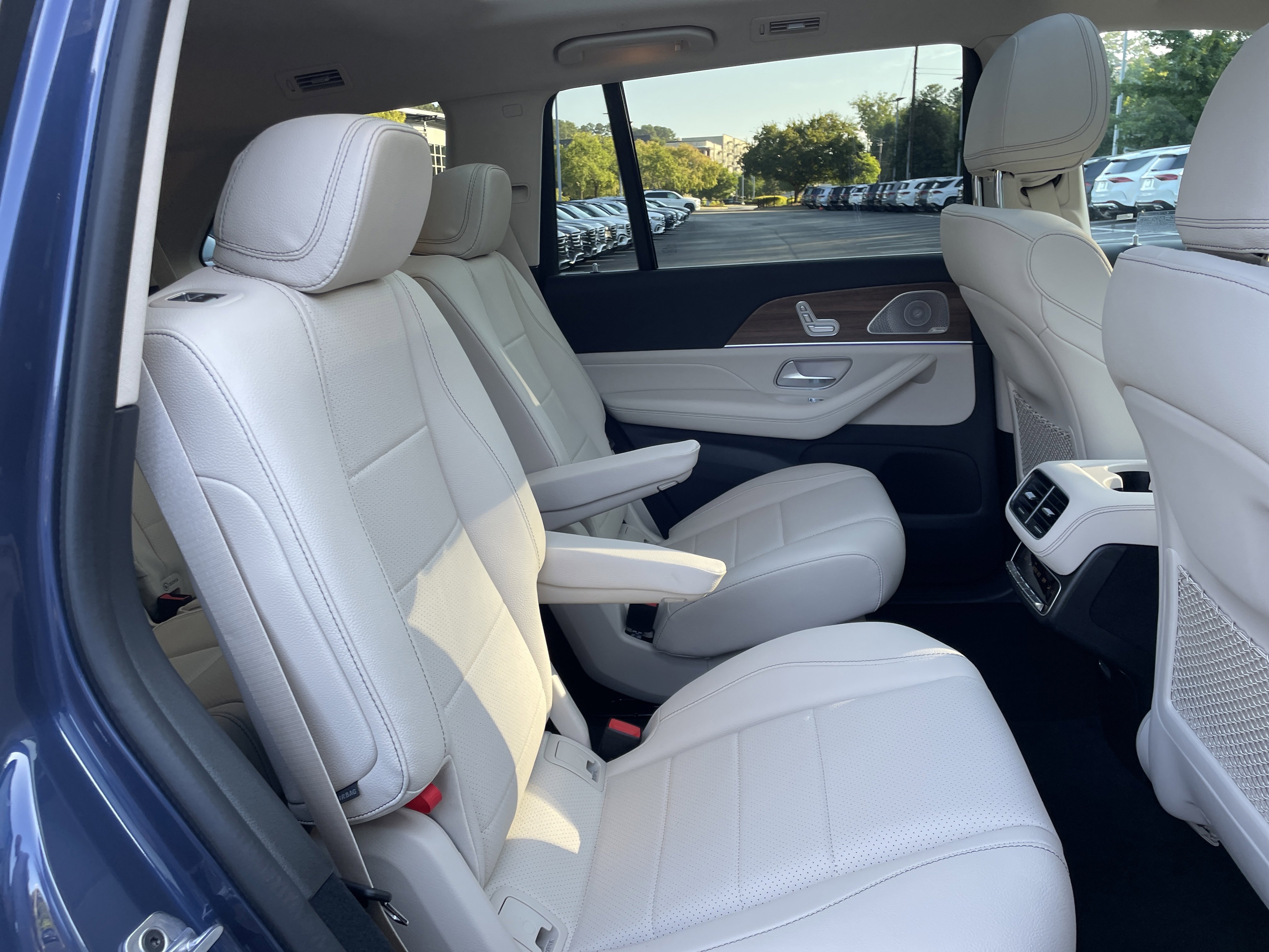 2026 Mercedes Benz GLS 450 4MATIC photo 3